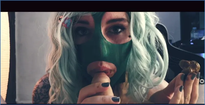 La Principessa della Merda mangia scat e lecca cacca con una maschera verde - vidéo fétiche