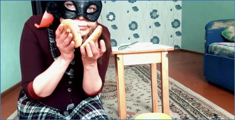 La Principessa della Merda si spalma il Scat casalingo e lo inghiotte tutto - vidéo fétiche