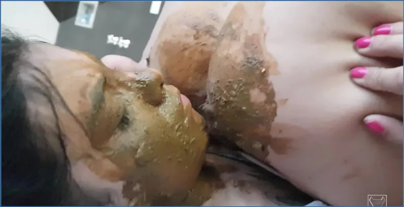 La Principessa Scat Aila costringe la schiava Liana a ingoiare scat e pipì di natura - vidéo fétiche