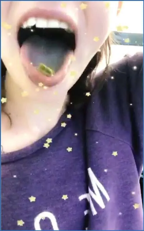 LilbuttLex lecca gustosamente le palle anal - Parte 2 - vidéo fétiche