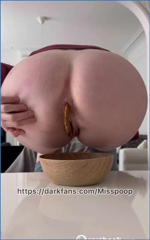 Miss Poop e l'improvviso incidente - Il merda non aspetta - video scat