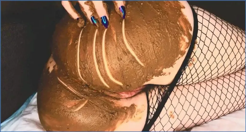 DirtyBetty si infila tutto nel culo e divora il scat - vidéo fétiche
