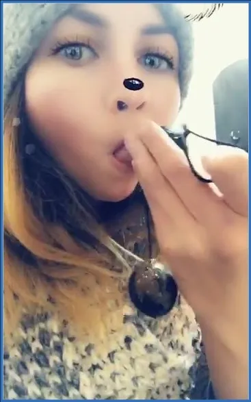 LilbuttLex lecca la sua perlina anale dopo il gioco - vidéo fétiche