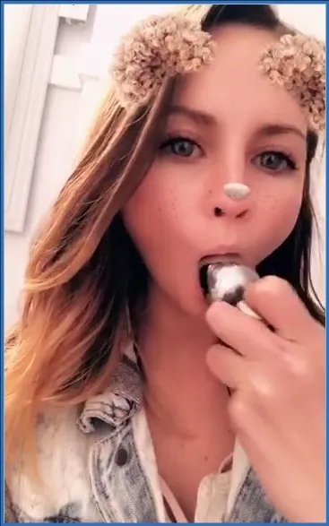 LilbuttLex lecca il suo plug anale dopo l'anal clean - vidéo fétiche