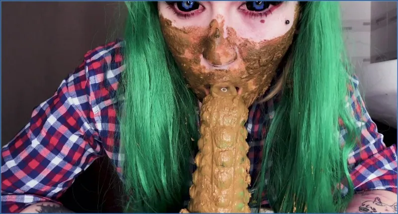 SweetBettyParlour si imbarca nella veste di una troia demoniaca e si sporca di scat - vidéo fétiche