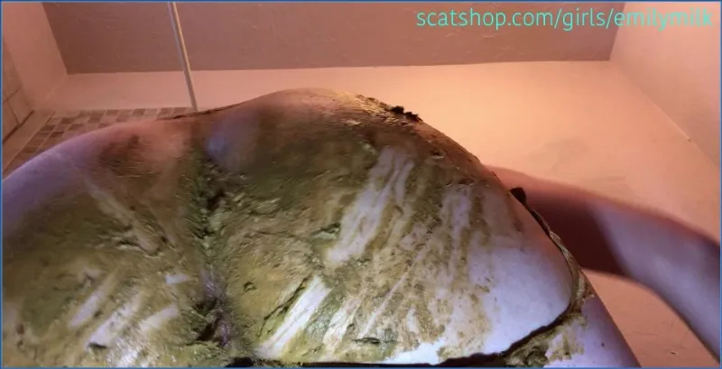 Emily Milk gode con il suo primo video di scatologia con scat divertente nei mutandi - vidéo fétiche
