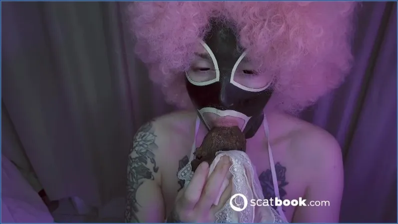 Dolci delizie di Betty Parlour con scat profumato di notte - vidéo fétiche
