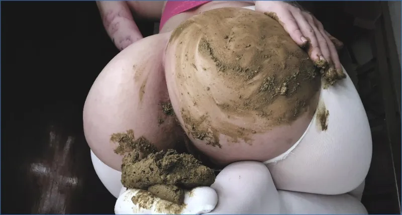 Sweet Betty Parlour mostra piedi carini e scat puzzolente - vidéo fétiche