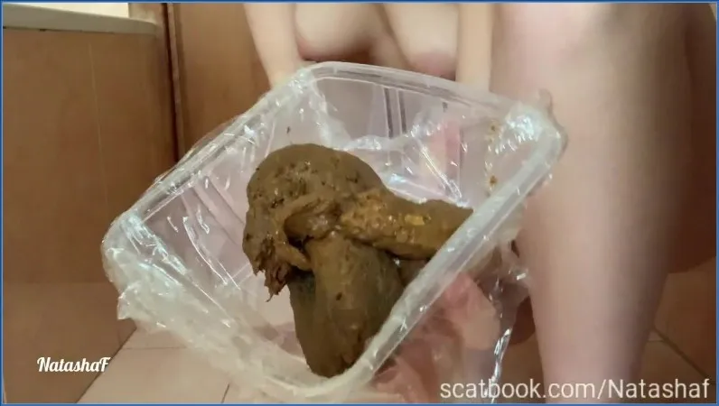 NatashaF ti serve il tuo pranzo con del fresco scat - vidéo fétiche