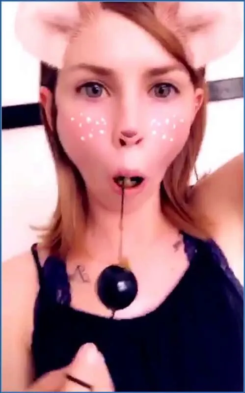 LilbuttLex lecka i suoi pearli del culo dopo averle tolte - video scat