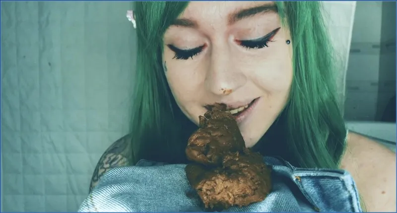 SweetBettyParlour riempie i suoi mutandini di scat - vidéo fétiche