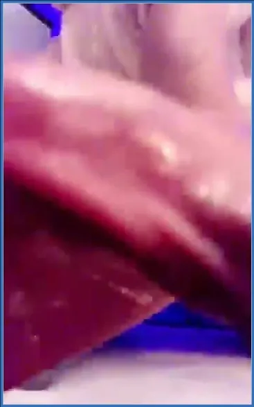 LilbuttLex si infila il dildo profondamente nel culo e lo lecca - video scat