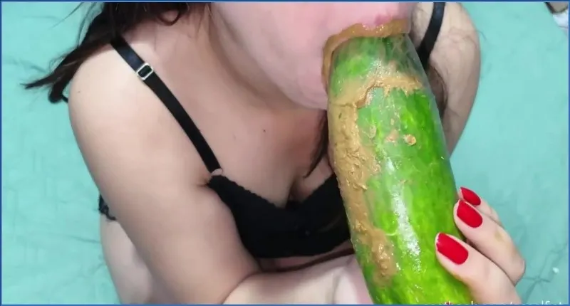 Casal Fist: La deliziosa combinazione tra cetriolo e cocco - vidéo fétiche