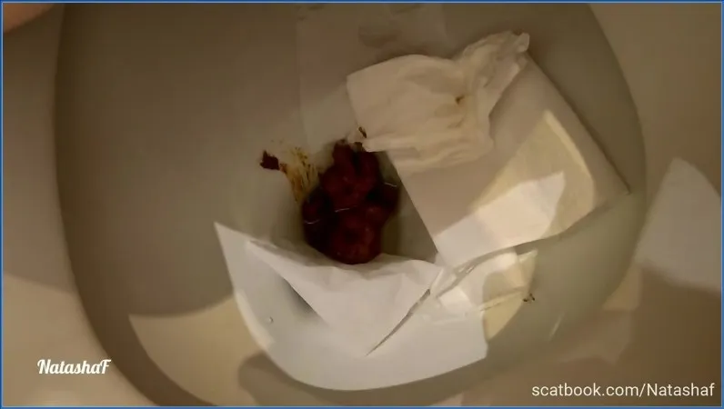 NatashaF lascia andare un grosso ammasso dopo il pranzo - vidéo fétiche