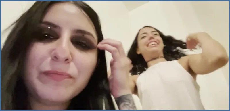 Kaitlyn Katsaros al cesso durante la defecazione con scat - video scat