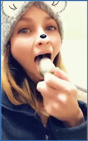 LilbuttLex lecca il suo Buttplug dopo il gioco anale - vidéo fétiche