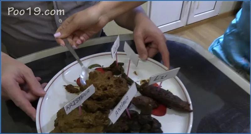 Milana Smelly e le sue ragazze sfamano lo schiavo duro - vidéo fétiche