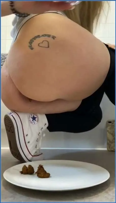 La Principessa della Merda offre un piccolo antipasto di scat ai suoi fan - vidéo fétiche