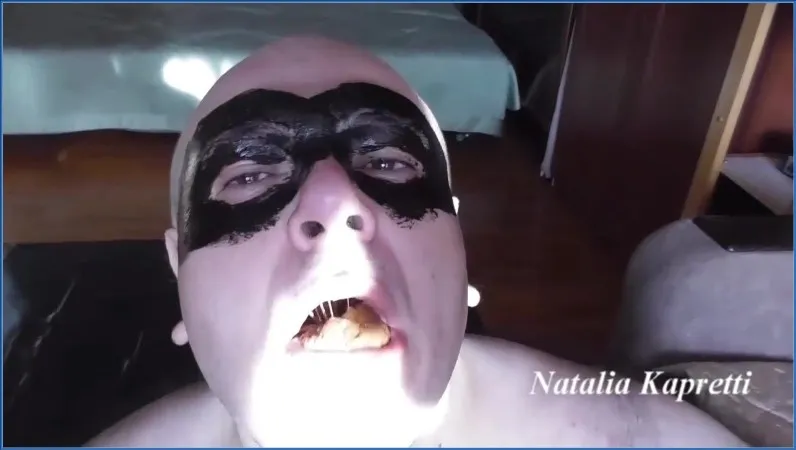 Natalia Kapretti riempe lo sciacquone di pipì, cacca, vomito e catarro - video scat