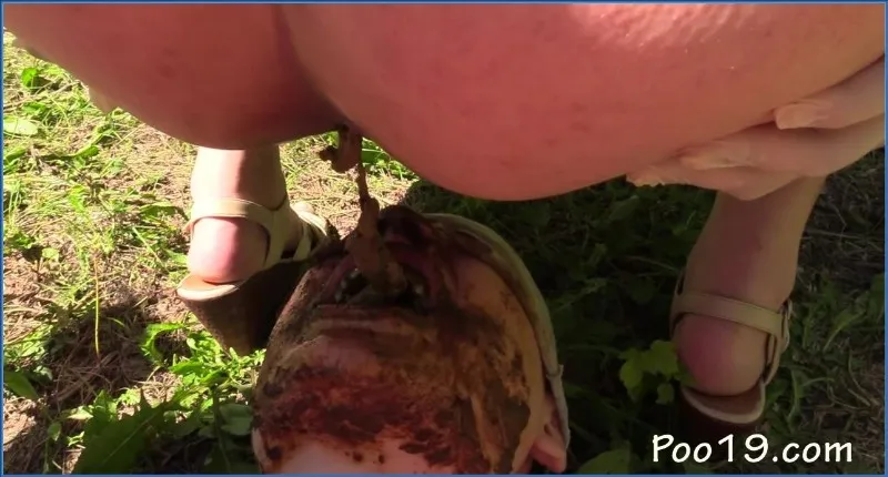 Milana Smelly addestra nuovo schiavo Ted con scat e mortificazione - vidéo fétiche