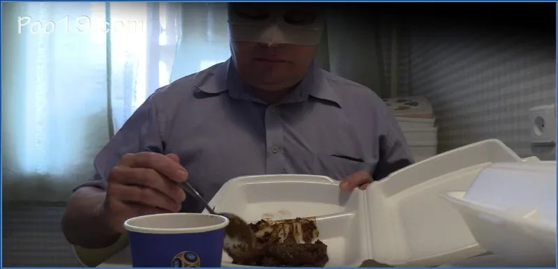 MilanaSmelly serve fresco scat al Ristorante Consegna Merda - vidéo fétiche