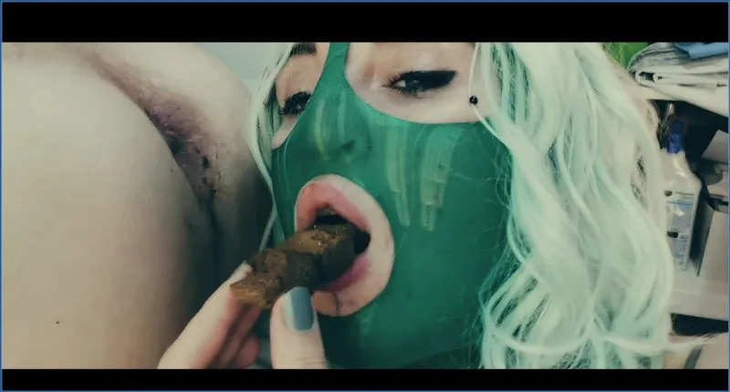 SweetBettyParlour ingoia il scat del suo amico dal piatto - vidéo fétiche