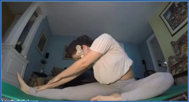 Love Rachelle: Caciara sul tappeto Yoga! - video scat