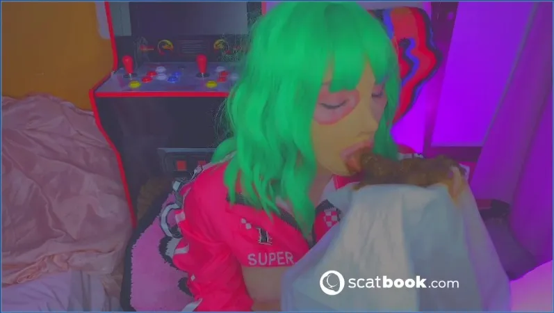 Sweet Betty Parlour gioca con 1,5 kg di scat e spruzza tutta la notte - vidéo fétiche