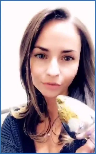 LilbuttLex lecca il suo Buttplug dopo averlo tolto dall'ano - vidéo fétiche