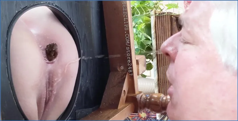 Bastienne nutre il suo schiavo wc con del fresco scat - vidéo fétiche